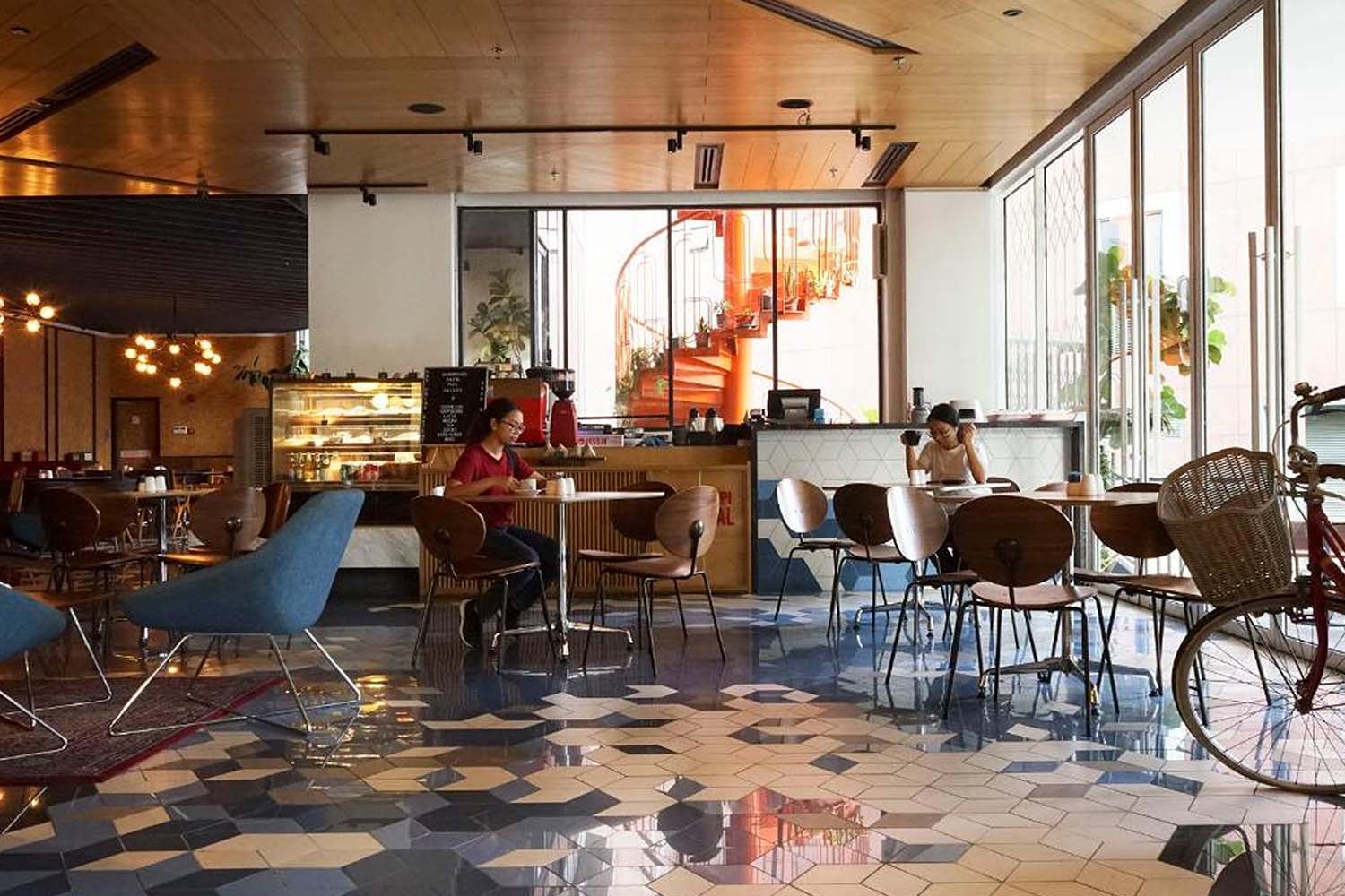 Grab a coffee + Hive blocks on the floor – Who says crypto and caffeine don’t mix?